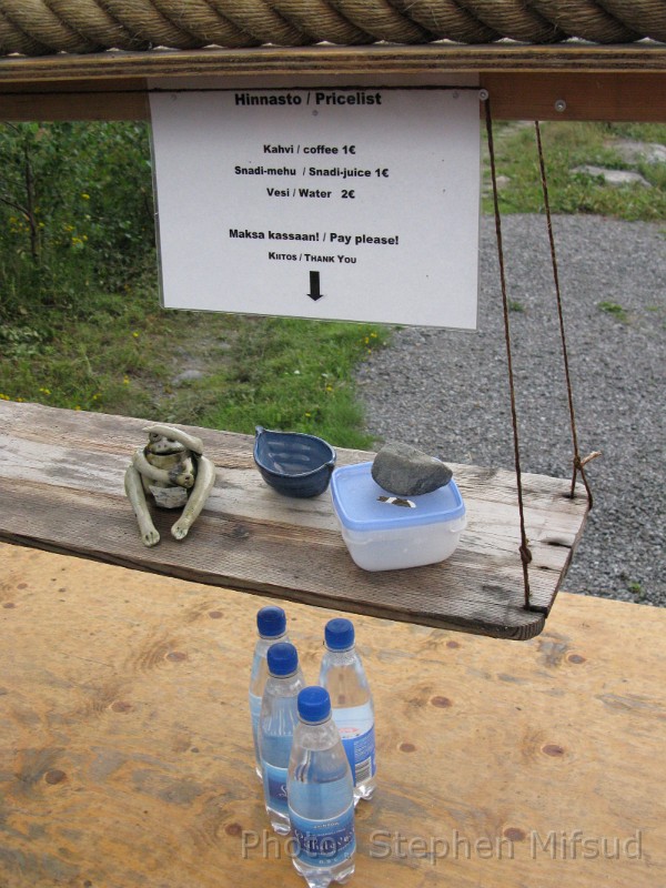Bennas2010-5790.jpg - What special here you might ask. It is the genuinity of people which struck me. Along a walking trail there were bottles of water and a small container were you deposit money if interested to buy a bottle of water. A thieveless area in the world!